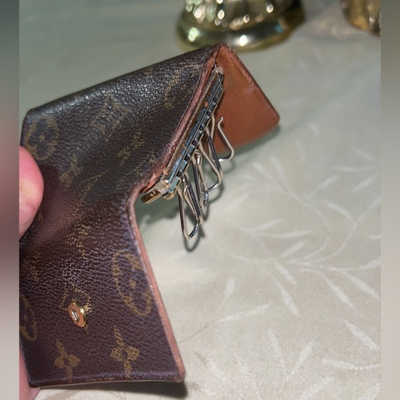 Louis Vuitton Monogram 6 Key Holder - Picture 11 of 16